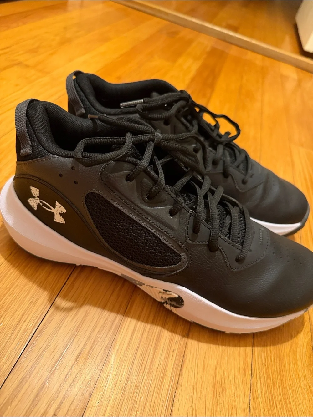 Under Armour | Lockdown 6 Basketball Sneaker | Size 10.5